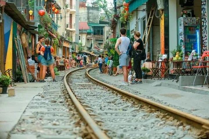 Áo sơ mi cổ bèo: Áo sơ mi cổ bèo là một trong những lỗi thời trong thời trang mà